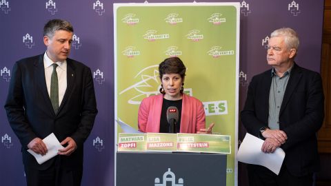 Mathias Zopfi, Lisa Mazzone und Felix Wettstein bei ihrer Pressekonferenz