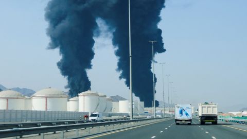 Rauch über Ölanlagen im emiratischen Fudschaira