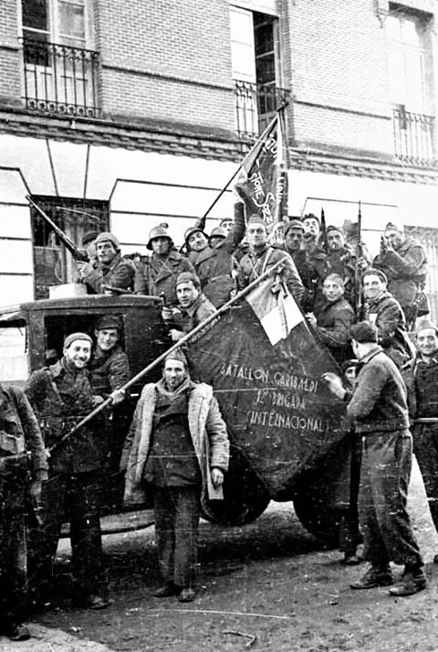 historische Aufnahme von antifaschistischen Spanienkämpfern des Garibaldi-Bataillons