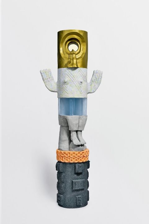 Marion Verboom, Achronie 44, 2023, Gips und Harz, H 254 cm, Ø 62 cm