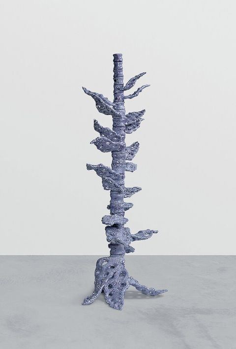 Marion Verboom, Apex 1, 2021, glasierte Keramik, 197 × 195 × 190 cm