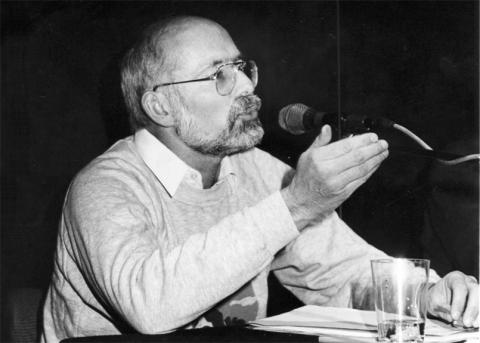 Jürg Frischknecht 1991 an einem WOZ-Podium