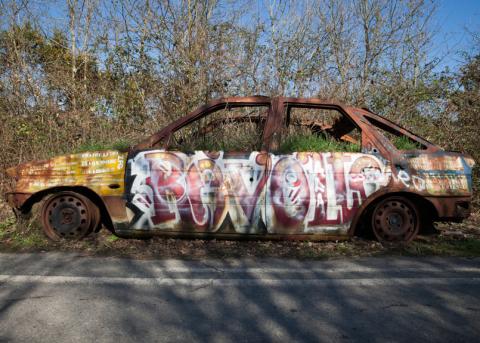 Autoruine auf dem besetzten ZAD-Areal in Notre-Dame-des-Landes