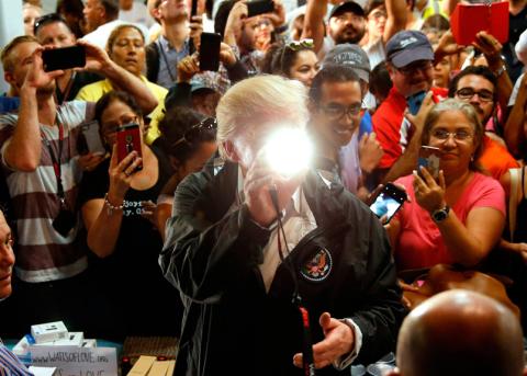 Donald Trump im Oktober 2017 in San Juan, Puerto Rico