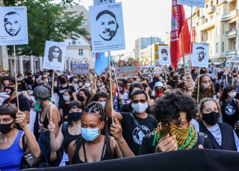 Gedenkdemonstration für die Opfer des Terroranschlags von Hanau in Berlin im August 2020