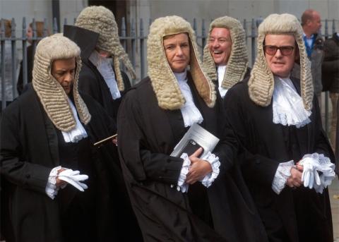 AnwältInnen bei einem zeremoniellen Anlass in London