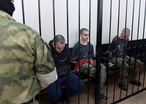 Brahim Saadoun sitzt bei einem Gerichtstermin in Donezk hinter Gittern