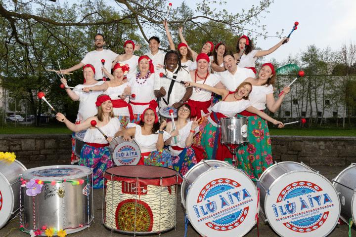 Gruppenfoto des Trommelverein Ilù Àiya aus Zürich