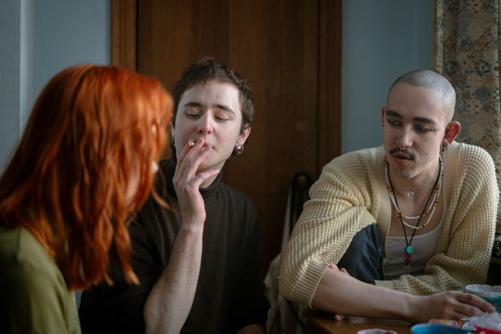 Dim Ettra, Yeva-Lotta und Dim in ihrer Wohngemeinschaft in Lwiw