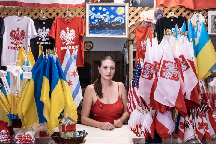 Joanna in ihrer Polish Vibes Gift Gallery