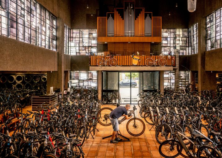 Laden des Toms Bike Centre in der ehemaligen St.-Rochus-Kirche in Jülich
