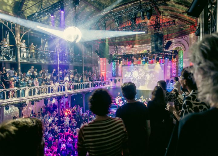Veranstaltung im Konzertlokal «Paradiso» in der ehemaligen Kirche der Freien Gemeinde in Amsterdam