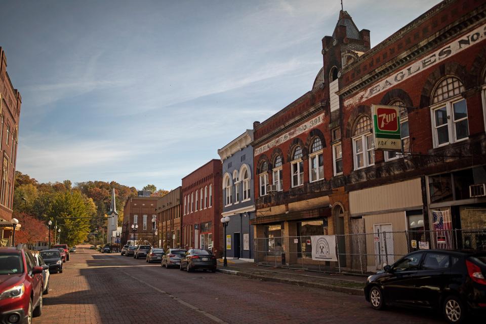 Strasse im Ortskern von Nelsonville