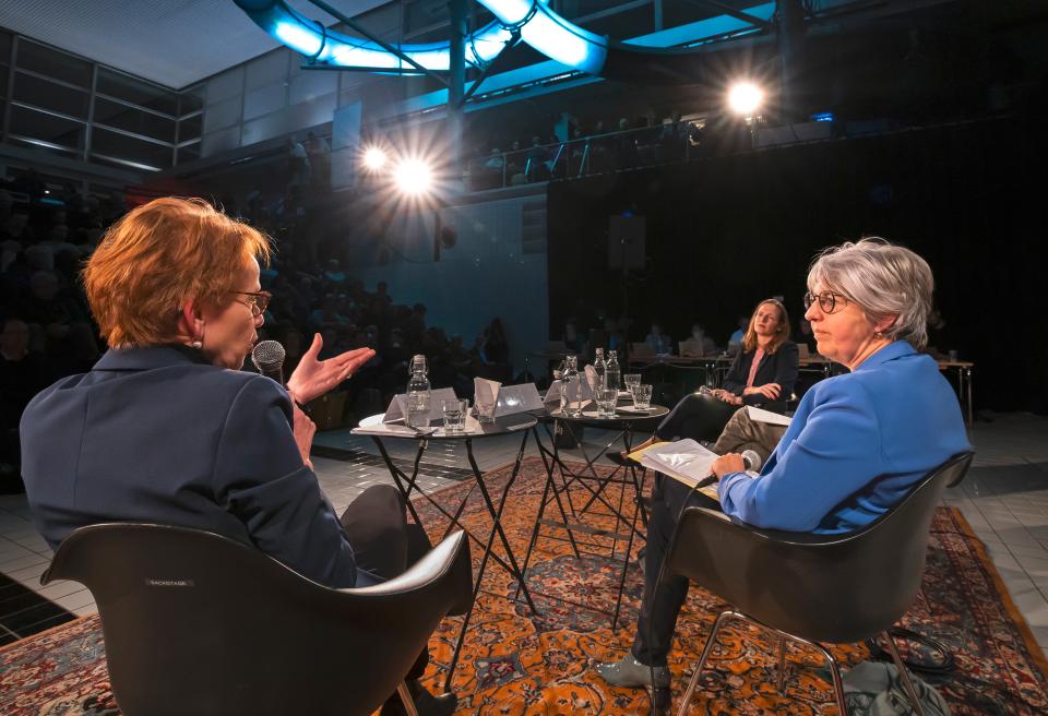 Eva Herzog, Elisabeth Baume-Schneider und Evi Allemann bei einem Podium