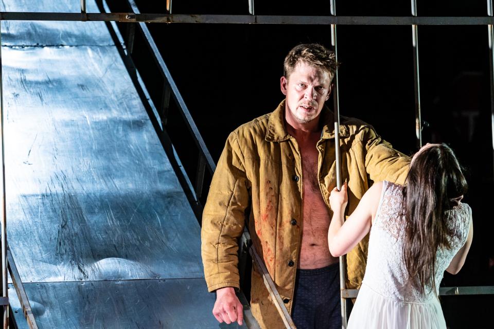 Theaterszene aus dem Stück «Bad Roads»