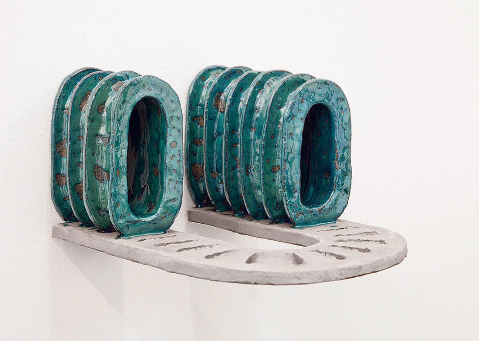 Kunstwerk: Leunora Salihu, Tunnel, 2016, Keramik, 20 × 29 × 38 cm