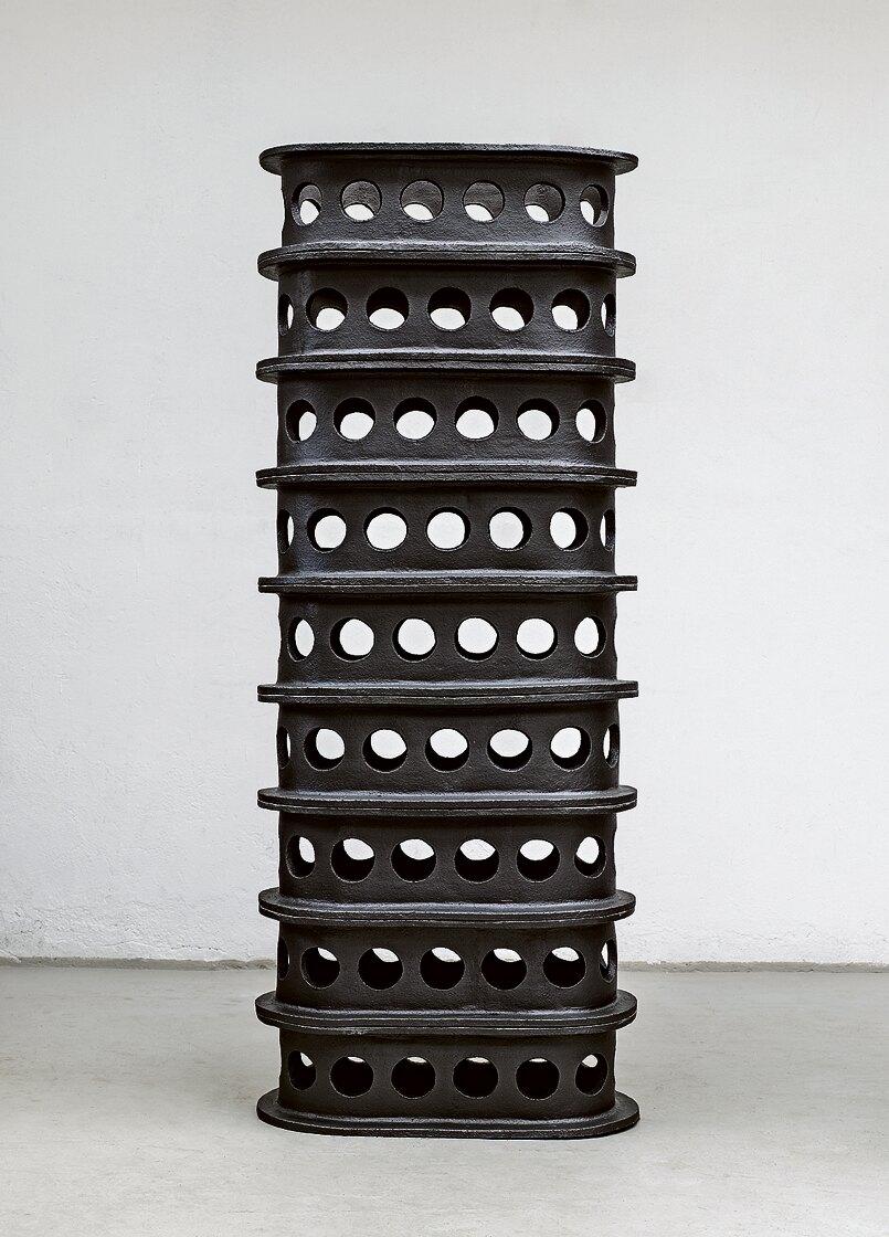 Kunstwerk: Leunora Salihu, Turm, 2016, Keramik, 186 × 74 × 38 cm