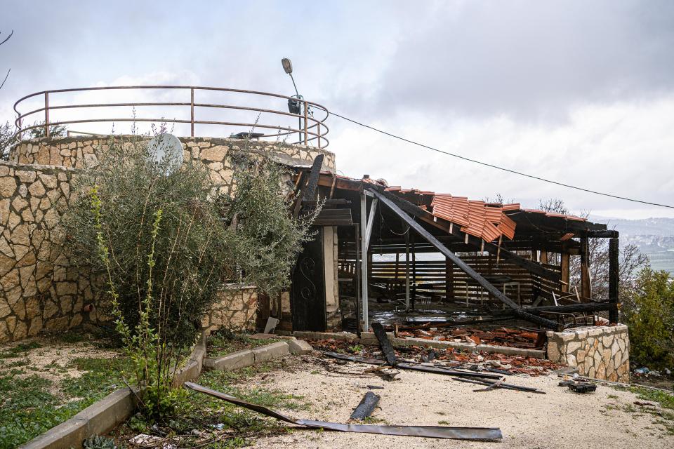 Von Siedlern abgebranntes Café in Huwara