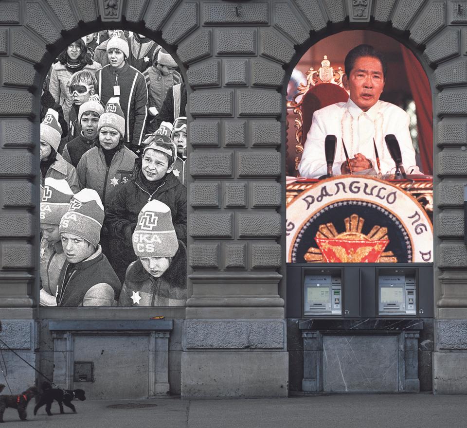 Fotomontage: Schaufenster beim CS-Hauptsitz in Zürich mit Foto von Personen mit SKA-Skimützen, Foto von Diktator Ferdinand Marcos
