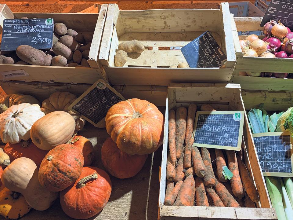 Gemüse von gemeindeeigenen Feldern auf dem Markt von Mouans-Sartoux