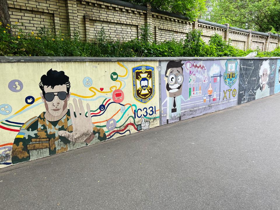 Wandbilder an der Universität in Kyjiw