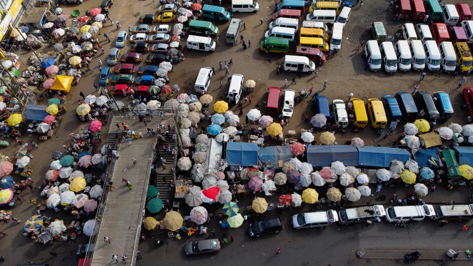 die Arbeit «Umbrella» von Festus Jackson-Davis zeigt einen Markt in Ghanas Hauptstadt Accra