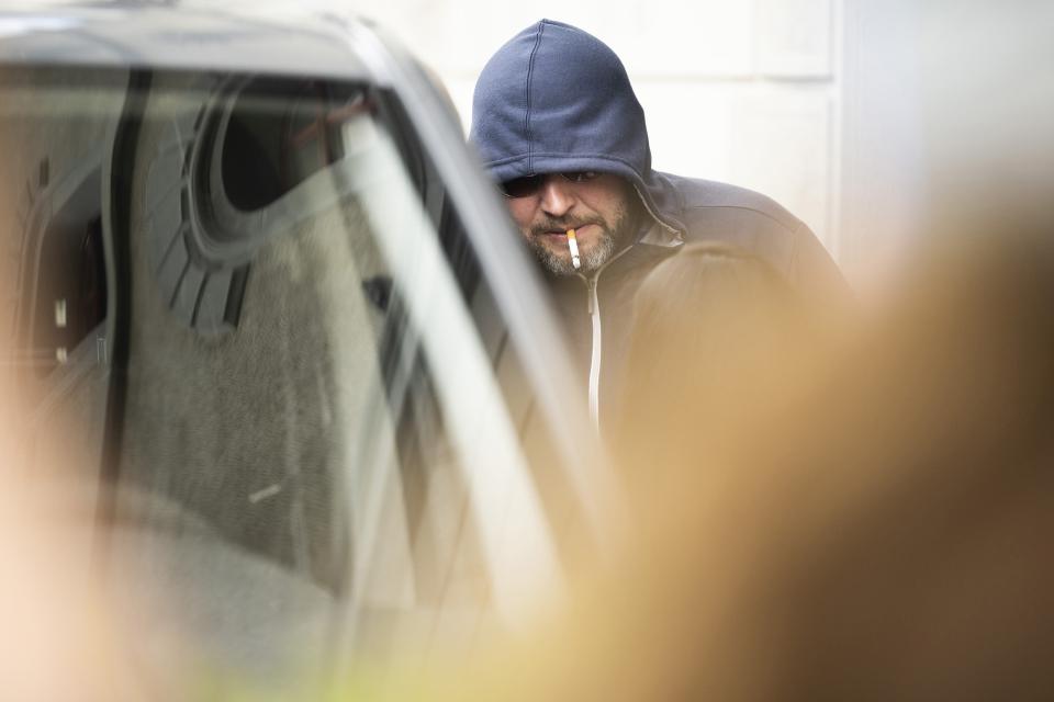 Juri Harauski vor dem Gerichtsgebäude in St. Gallen