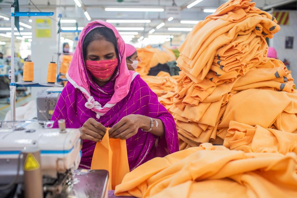 Arbeiterinnen in einer Textilfabrik in der Stadt Sabhar