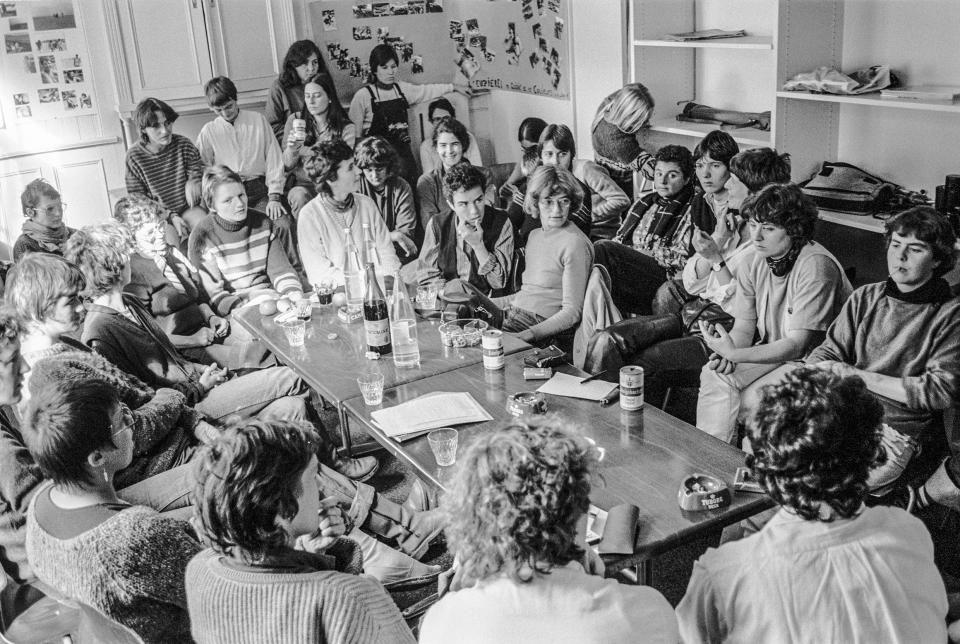 Diskussionsrunde zum Thema Sichtbarkeit und Rechte lesbischer Frauen 1981 in Oberrickenbach NW