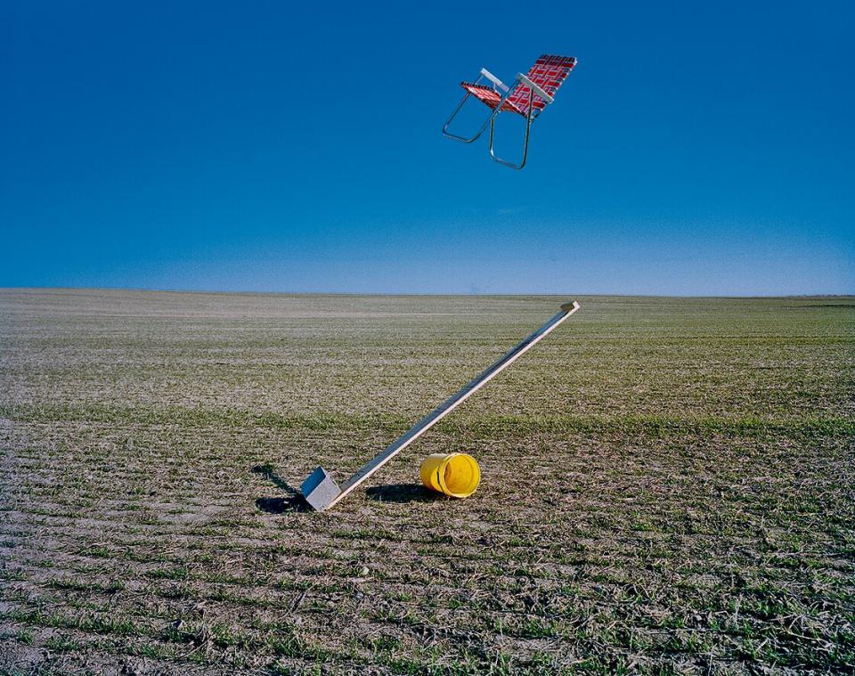 Adam Ekberg, Lawn Chair Catapult, 2017, Pigmentdruck