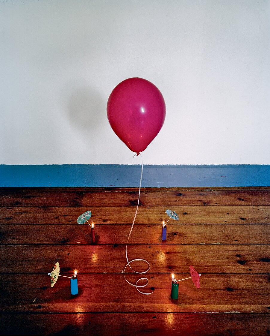 Adam Ekberg, Bic Lighters, Cocktail Umbrellas and Levitating Balloon, 2022, Pigmentdruck