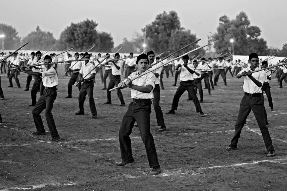 Junge Männer trainieren in einem RSS-Trainingscamp in Ahmedabad, Juni 2019