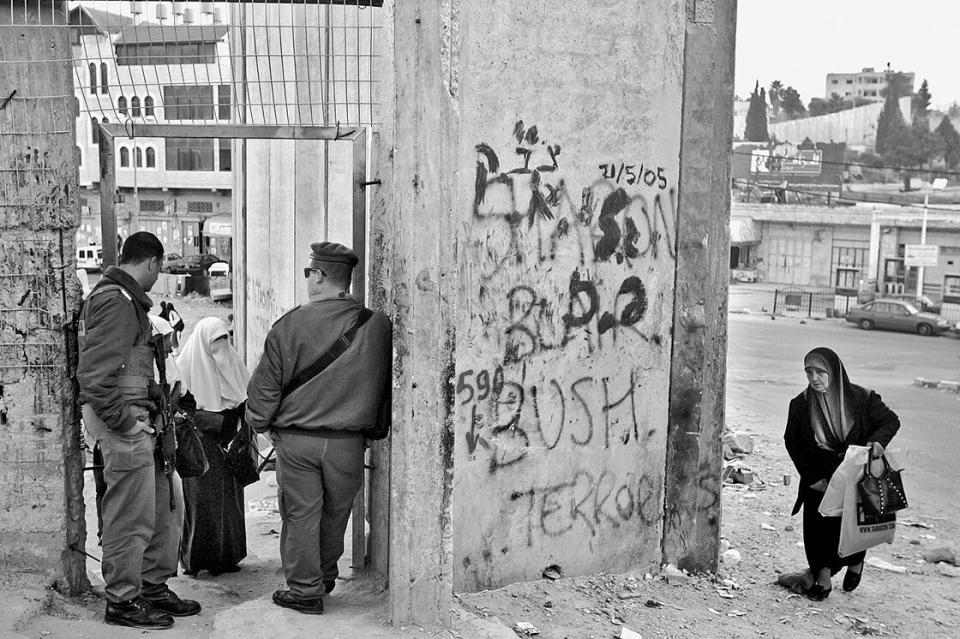 Checkpoint bei Abu Dis im Dezember 2005