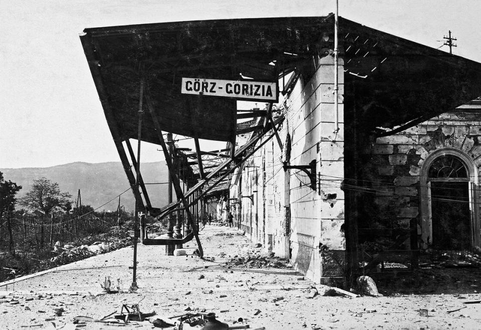 Der Bahnhof von Gorizia, zerstört im Ersten Weltkrieg