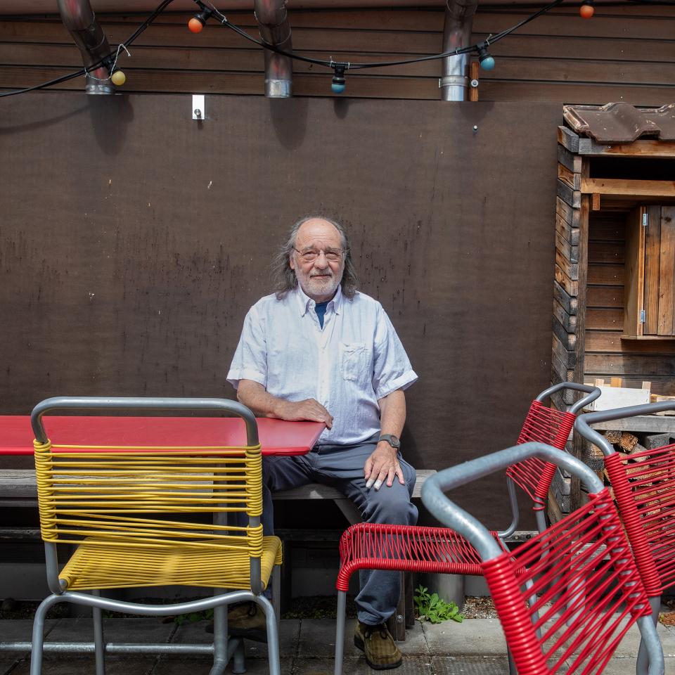 Leo Scherer auf seiner Dachterrasse.