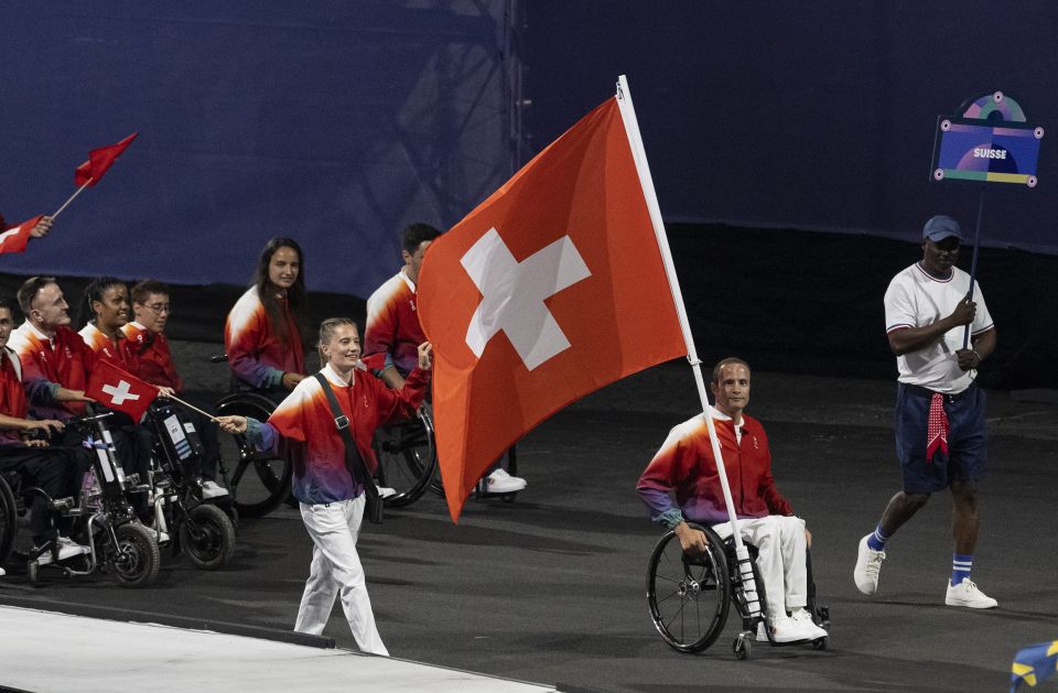 Foto von Athleten und Athletinnen an der Eröffnungsfeier der Paralympics Ende August in Paris
