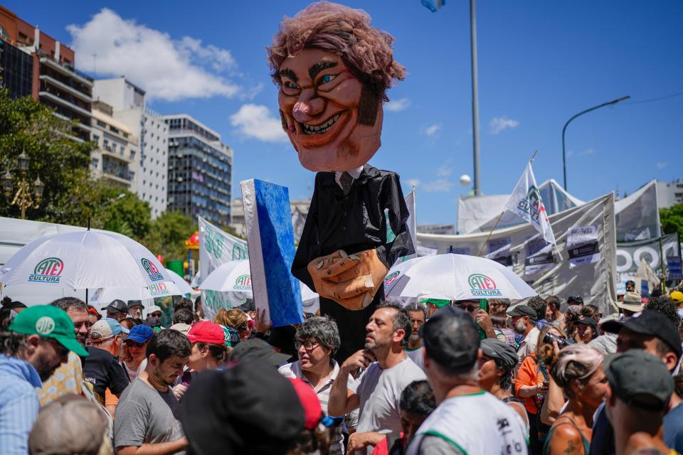 Javier-Milei-Puppe während des Generalstreiks am 24. Januar in Buenos Aires