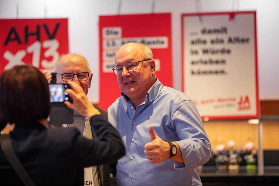 Gewerkschaftsbundpräsident Pierre-Yves Maillard bei der Deutung der Resultate