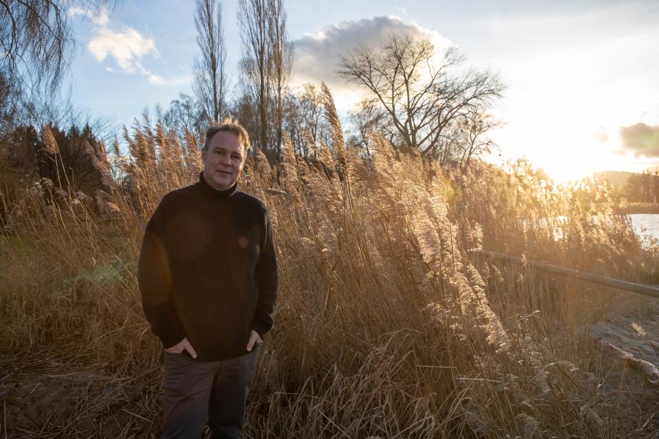 Andreas Babler am Bodenseeufer in Höchst