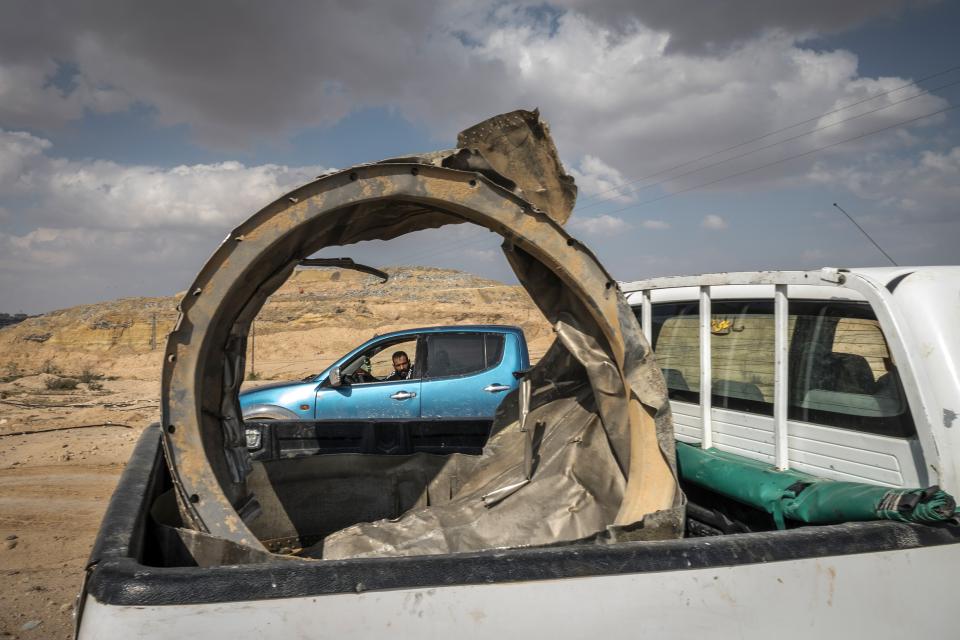 Bruchstücke einer iranischen Rakete auf einem Laster in der Nähe der Stadt Arad