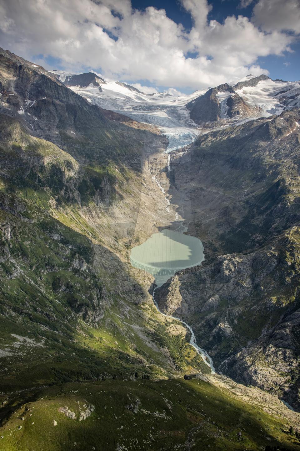 mehrteilige Fotomontage (1/4): ein Kernkraftwerk überlagert den Triftsee, wo eine Stausee geplant ist