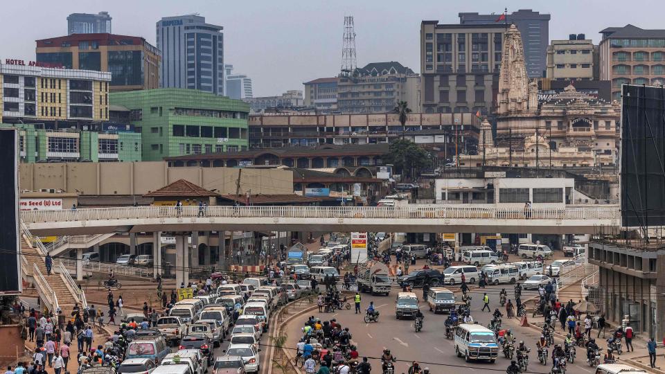 dichter Verkehr auf den Strassen der Haupstadt Kampala in Uganda