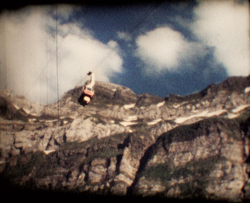 Filmszene aus Super-8-Film abfotografiert: Seilbahn