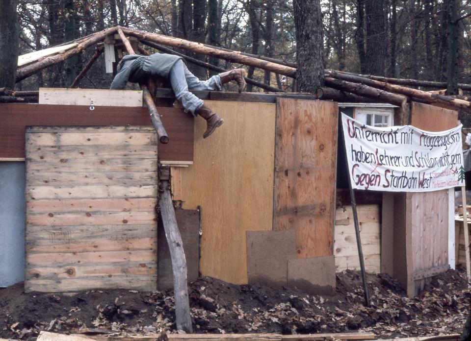 Hüttendorf beim Protest gegen die Startbahn West in Frankfurt am Main, 1980