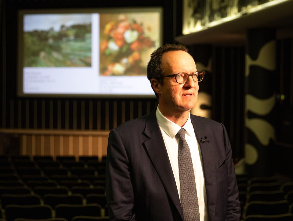 Portraitfoto von Raphael Gross