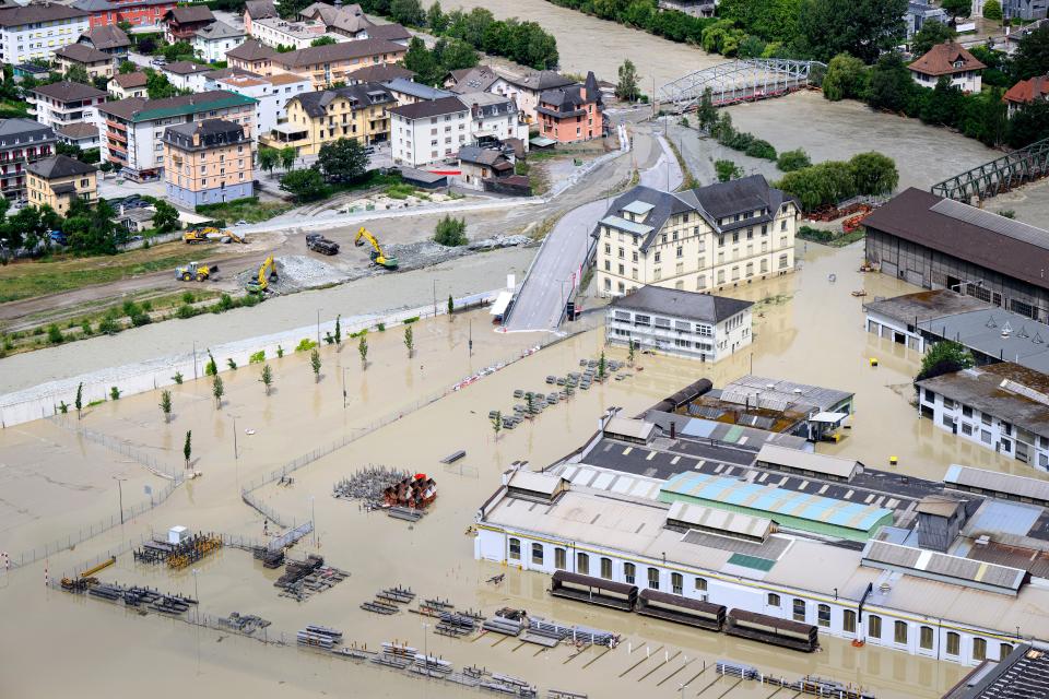 die Rhone trat in Chippis über die Ufer