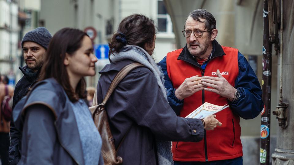 Foto eines Surprise-Verkäufers
