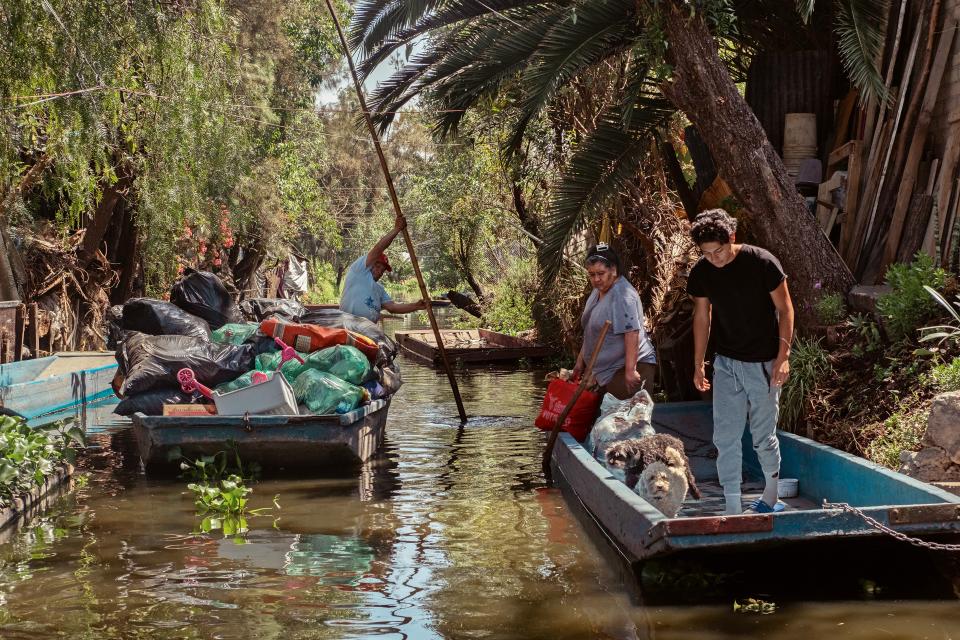 Müllabfuhr per Boot in Xochimilco