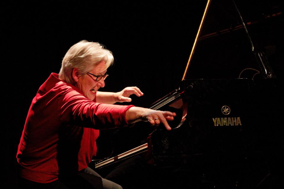 Irène Schweizer 2008 bei einem Duokonzert mit Pierre Favre im Zürcher Jazzclub Moods