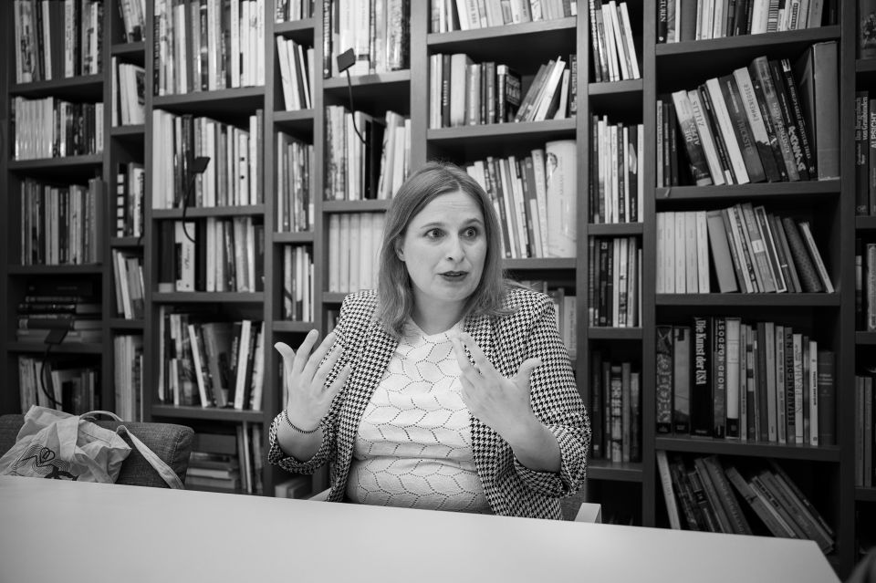 Natascha Strobl beim Interview